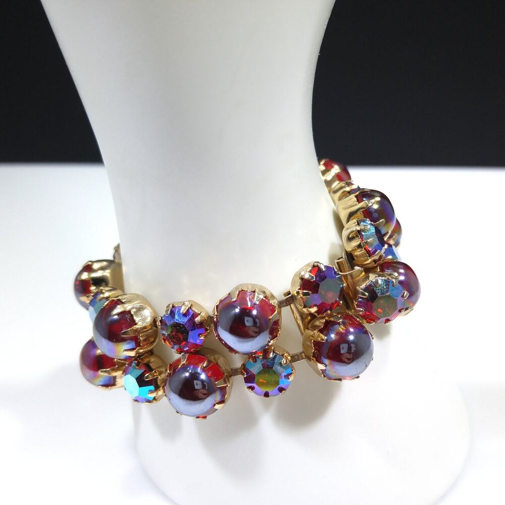 Mid-Century Red Aurora Borealis Rhinestone Cabochon Bracelet, Gold Plate Vintage - Picture 3 of 10